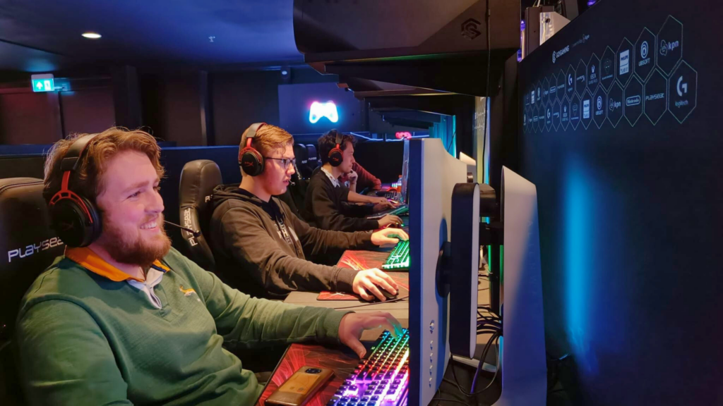 Students gaming at U-Pad Gaming